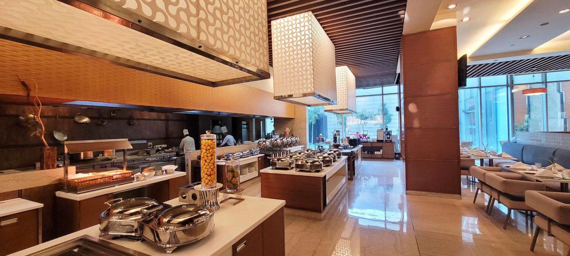 فندق راديسون بلو، غريتر نويدا نويدا الكبرى المظهر الخارجي الصورة The buffet at the hotel