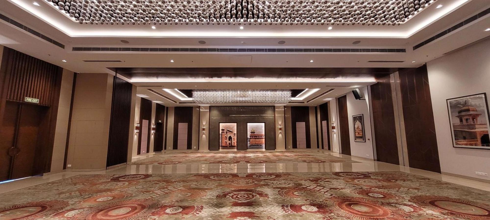فندق راديسون بلو، غريتر نويدا نويدا الكبرى المظهر الخارجي الصورة The lobby of the hotel
