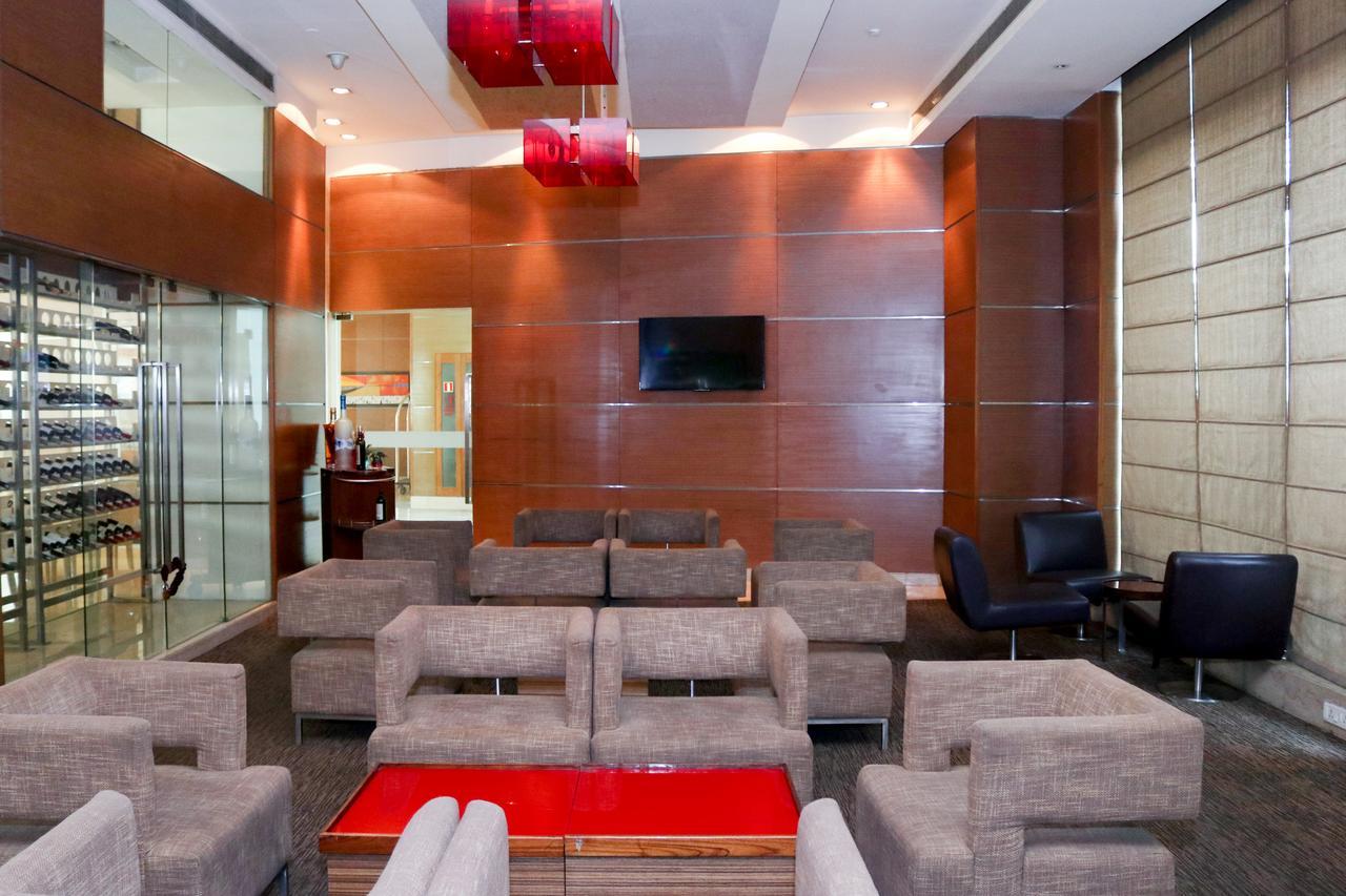 فندق راديسون بلو، غريتر نويدا نويدا الكبرى المظهر الخارجي الصورة The lounge at the airport