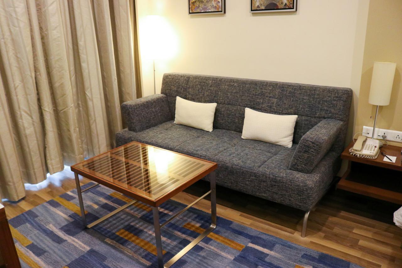 فندق راديسون بلو، غريتر نويدا نويدا الكبرى المظهر الخارجي الصورة A sofa
