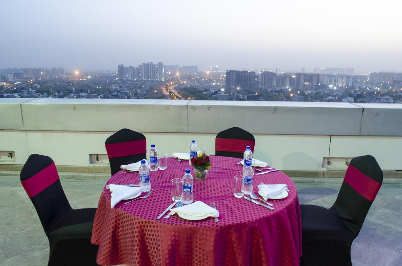 فندق راديسون بلو، غريتر نويدا نويدا الكبرى المظهر الخارجي الصورة Skyline view from the hotel