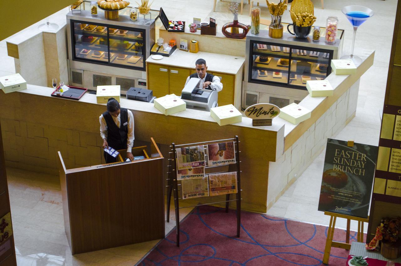 فندق راديسون بلو، غريتر نويدا نويدا الكبرى المظهر الخارجي الصورة Concierge desk at the Taj Mahal Palace, Mumbai, India